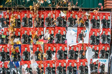 Rusya ile savaş sırasında Kyiv şehrinin mimarisi ve manzarası, Kyiv 'in tarihi ve modern binaları Rus füzelerinin hedefi ve sirenlerin sesi her gün duyuluyor.