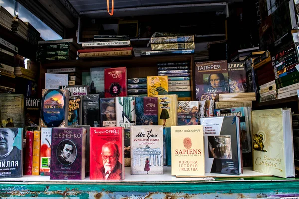 시장인 페트리 브카는 우크라이나 키예프에 위치해 종류의 책으로 유명하다 중고품을 — 스톡 사진