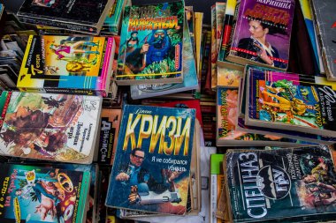 Kitabevi Petrivka Ukrayna, Kyiv 'de bulunuyor. Çok çeşitli kitaplarıyla ünlüdür. İkinci el kitap satan tezgahlarla hava pazarını genişletmek. Savaşa ve hiç turist olmaması gerçeğine rağmen, burası yerel halk için çok popüler.