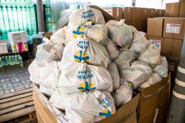 Dnipro Caritas mülteci merkezi. Caritas Ukrayna, acil durum malzemeleri, eğitim ve sağlık hizmetleri de dahil olmak üzere Ukrayna ile Rusya arasındaki ihtilafın uzun vadeli etkilerinden etkilenen toplumlara insani yardım sağlıyor ve onları destekliyor.