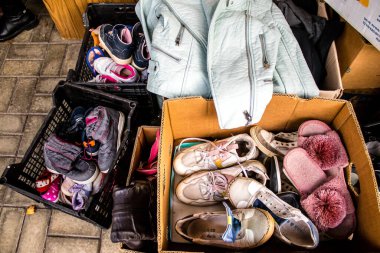 Dnipro Caritas mülteci merkezi. Caritas Ukrayna, acil durum malzemeleri, eğitim ve sağlık hizmetleri de dahil olmak üzere Ukrayna ile Rusya arasındaki ihtilafın uzun vadeli etkilerinden etkilenen toplumlara insani yardım sağlıyor ve onları destekliyor.