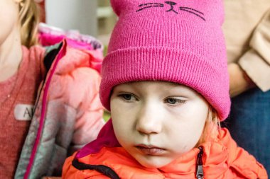 Dnipro mülteci merkezinde ikamet eden Ukrayna 'nın farklı savaş alanlarından gelen çocuklar. Caritas Ukrayna insani yardım sağlıyor ve ihtilafın uzun vadeli etkilerinden etkilenen toplumları destekliyor. 