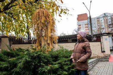 Ukrayna 'nın farklı savaş alanlarından gelen ve Dinyeper mülteci merkezinde ikamet eden çocuklarla ilgili fotoğraf ana sınıfı. Caritas Ukrayna, uzun vadeli çatışmalardan etkilenen toplumlara insani yardım sağlıyor ve onları destekliyor.