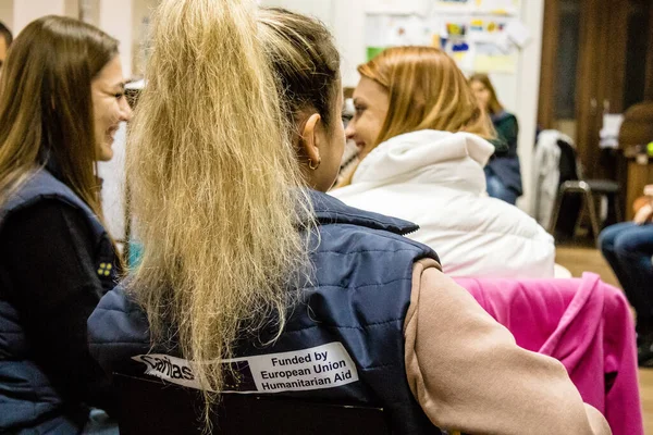 Добровольцы Работающие Офисе Центра Беженцев Днепр Каритас Компания Каритас Украина — стоковое фото