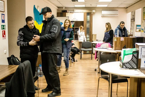 stock image Volunteers working at the office of Dnipro Caritas refugee center. Caritas Ukraine provides humanitarian aid and supports communities affected by the long-term impacts of the conflict beteween Ukraine and Russia, including emergency supplies, educati