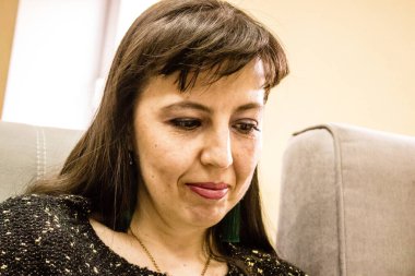 Toplantıya katılan mülteciler, bu insanlar savaşın ikincil kurbanları ve şu anda Dnipro Caritas mülteci merkezinde yaşıyorlar. Caritas insani yardım sağlıyor ve ihtilafın uzun vadeli etkilerinden etkilenen toplumları destekliyor