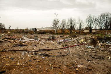 Ukrayna 'nın Kherson Oblastı' nda bulunan Chornobaivka 'daki Kherson Uluslararası Havalimanı' nın yıkımı. Chernobaivka saldırıları, Rus işgali sırasında Rusya 'nın elinde bulunan Kherson Uluslararası Havalimanı' na yapılan bir dizi Ukrayna saldırısıdır.