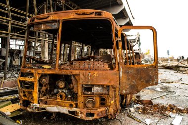 Ukrayna 'nın Kherson Oblastı' nda bulunan Chornobaivka 'daki Kherson Uluslararası Havalimanı' nın yıkımı. Chernobaivka saldırıları, Rus işgali sırasında Rusya 'nın elinde bulunan Kherson Uluslararası Havalimanı' na yapılan bir dizi Ukrayna saldırısıdır.