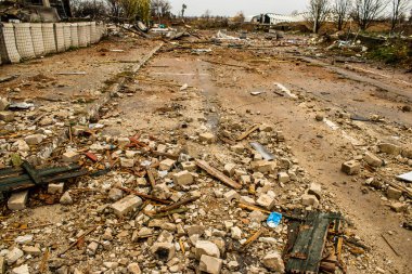 Ukrayna 'nın Kherson Oblastı' nda bulunan Chornobaivka 'daki Kherson Uluslararası Havalimanı' nın yıkımı. Chernobaivka saldırıları, Rus işgali sırasında Rusya 'nın elinde bulunan Kherson Uluslararası Havalimanı' na yapılan bir dizi Ukrayna saldırısıdır.