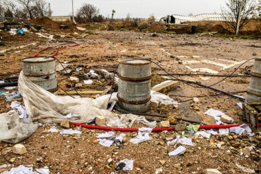 Ukrayna 'nın Kherson Oblastı' nda bulunan Chornobaivka 'daki Kherson Uluslararası Havalimanı' nın yıkımı. Chernobaivka saldırıları, Rus işgali sırasında Rusya 'nın elinde bulunan Kherson Uluslararası Havalimanı' na yapılan bir dizi Ukrayna saldırısıdır.