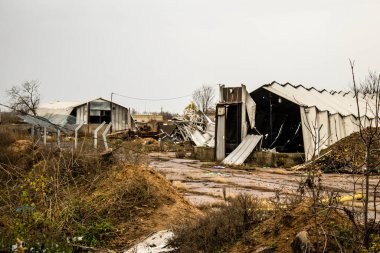 Ukrayna 'nın Kherson Oblastı' nda bulunan Chornobaivka 'daki Kherson Uluslararası Havalimanı' nın yıkımı. Chernobaivka saldırıları, Rus işgali sırasında Rusya 'nın elinde bulunan Kherson Uluslararası Havalimanı' na yapılan bir dizi Ukrayna saldırısıdır.