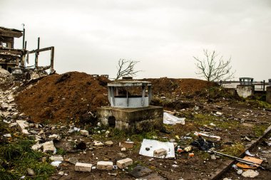 Ukrayna 'nın Kherson Oblastı' nda bulunan Chornobaivka 'daki Kherson Uluslararası Havalimanı' nın yıkımı. Chernobaivka saldırıları, Rus işgali sırasında Rusya 'nın elinde bulunan Kherson Uluslararası Havalimanı' na yapılan bir dizi Ukrayna saldırısıdır.