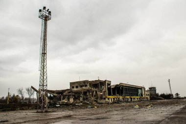 Ukrayna 'nın Kherson Oblastı' nda bulunan Chornobaivka 'daki Kherson Uluslararası Havalimanı' nın yıkımı. Chernobaivka saldırıları, Rus işgali sırasında Rusya 'nın elinde bulunan Kherson Uluslararası Havalimanı' na yapılan bir dizi Ukrayna saldırısıdır.