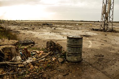 Ukrayna 'nın Kherson Oblastı' nda bulunan Chornobaivka 'daki Kherson Uluslararası Havalimanı' nın yıkımı. Chernobaivka saldırıları, Rus işgali sırasında Rusya 'nın elinde bulunan Kherson Uluslararası Havalimanı' na yapılan bir dizi Ukrayna saldırısıdır.