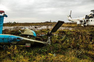 Ukrayna 'daki Kherson Oblastı' nda bulunan Uluslararası Kherson Havaalanı 'nda savaş helikopterleri imha edildi. Chernobaivka saldırıları, Rus istila kampı sırasında Ukrayna 'nın elinde bulunan Kherson Uluslararası Havalimanı' na düzenlediği bir dizi saldırıdır.