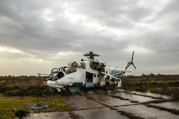 Zničené Bojové Vrtulníky Mezinárodním Letišti Cherson Který Nachází Cherson Oblasti — Stock fotografie