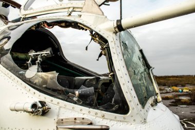 Ukrayna 'daki Kherson Oblastı' nda bulunan Uluslararası Kherson Havaalanı 'nda savaş helikopterleri imha edildi. Chernobaivka saldırıları, Rus istila kampı sırasında Ukrayna 'nın elinde bulunan Kherson Uluslararası Havalimanı' na düzenlediği bir dizi saldırıdır.