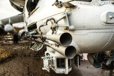 Ukrayna 'daki Kherson Oblastı' nda bulunan Uluslararası Kherson Havaalanı 'nda savaş helikopterleri imha edildi. Chernobaivka saldırıları, Rus istila kampı sırasında Ukrayna 'nın elinde bulunan Kherson Uluslararası Havalimanı' na düzenlediği bir dizi saldırıdır.