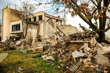 Ukrayna 'nın Kherson Oblastı' nda bulunan Chornobaivka 'daki Kherson Uluslararası Havalimanı' nın yıkımı. Chernobaivka saldırıları, Rus işgali sırasında Rusya 'nın elinde bulunan Kherson Uluslararası Havalimanı' na yapılan bir dizi Ukrayna saldırısıdır.