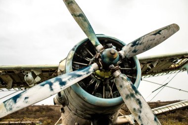 Uluslararası Kherson Havaalanı 'nda yok edilen uçak. Chernobaivka saldırıları, Ukrayna 'nın güneyindeki Rus işgali sırasında Rusya' nın elinde bulunan Kherson Uluslararası Havalimanı 'na düzenlenen bir dizi Ukrayna saldırısıdır..