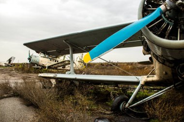 Uluslararası Kherson Havaalanı 'nda yok edilen uçak. Chernobaivka saldırıları, Ukrayna 'nın güneyindeki Rus işgali sırasında Rusya' nın elinde bulunan Kherson Uluslararası Havalimanı 'na düzenlenen bir dizi Ukrayna saldırısıdır..