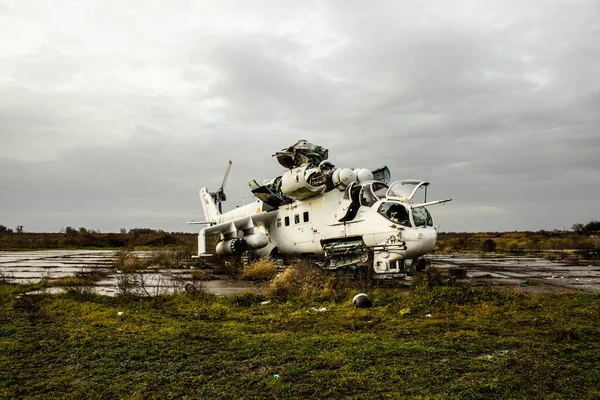Harci Helikoptereket Semmisített Meg Khersoni Nemzetközi Repülőtéren Ukrajnai Kherson Oblasztban — Stock Fotó