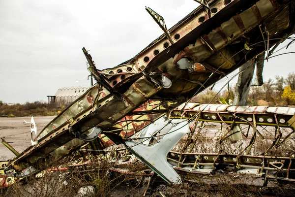 stock image Destroyed plane at the International Airport of Kherson. The Chernobaivka attacks are a series of Ukrainian attacks on the Russian-held Kherson International Airport during the Russian invasion campaign in southern Ukraine.