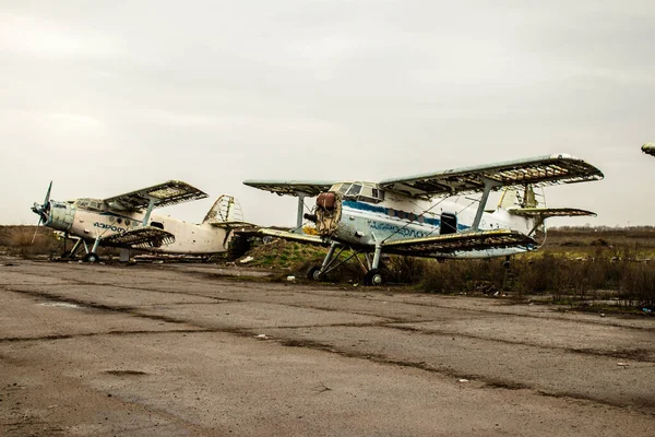 Elpusztított Egy Gépet Khersoni Nemzetközi Repülőtéren Csernobaivkai Támadások Ukrán Támadások — Stock Fotó