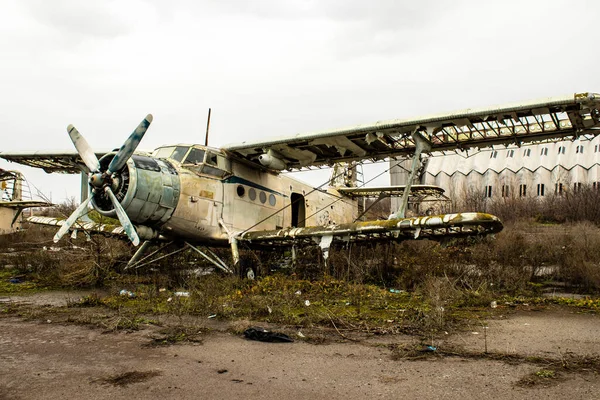 Elpusztított Egy Gépet Khersoni Nemzetközi Repülőtéren Csernobaivkai Támadások Ukrán Támadások — Stock Fotó