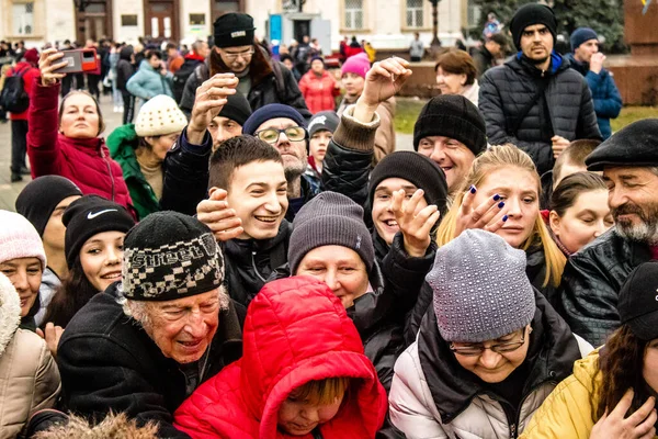Mieszkańcy Chersoniu Ukrainie Otrzymują Zapasy Żywności Placu Wolności Napięcie Jest — Zdjęcie stockowe