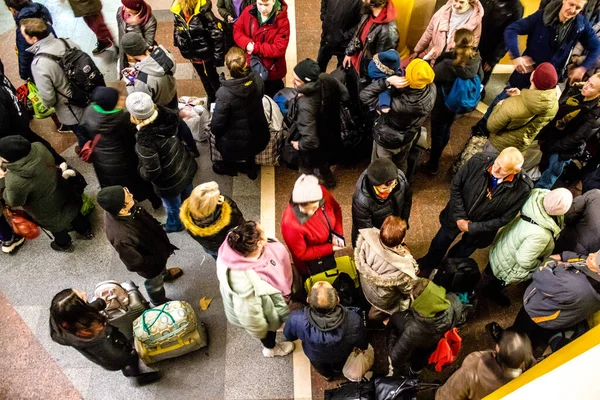 Жителям Херсона Приказано Эвакуировать Город Место Встречи Вокзале Сотни Людей — стоковое фото