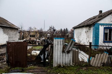 Ukrayna 'nın Donbass bölgesindeki yıkık dökük Stavky köyünün şehri, burası cephe hattı, Rus ordusu Ukrayna' yı işgal etti ve savaş alanı haline gelen bu bölgede şiddetli çatışmalar yaşanıyor.