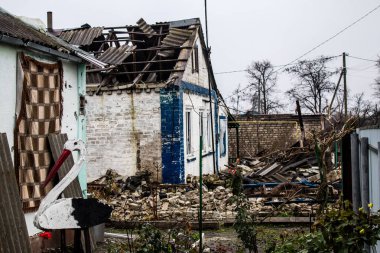 Ukrayna 'nın Donbass bölgesindeki yıkık dökük Stavky köyünün şehri, burası cephe hattı, Rus ordusu Ukrayna' yı işgal etti ve savaş alanı haline gelen bu bölgede şiddetli çatışmalar yaşanıyor.