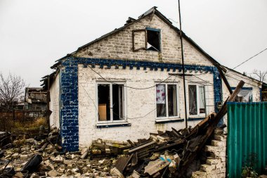 Ukrayna 'nın Donbass bölgesindeki yıkık dökük Stavky köyünün şehri, burası cephe hattı, Rus ordusu Ukrayna' yı işgal etti ve savaş alanı haline gelen bu bölgede şiddetli çatışmalar yaşanıyor.