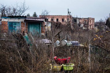 Ukrayna 'nın Donbass bölgesindeki yıkık dökük Stavky köyünün şehri, burası cephe hattı, Rus ordusu Ukrayna' yı işgal etti ve savaş alanı haline gelen bu bölgede şiddetli çatışmalar yaşanıyor.