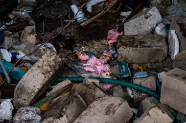 Ukrayna 'nın Donbass bölgesindeki yıkık dökük Stavky köyünün şehri, burası cephe hattı, Rus ordusu Ukrayna' yı işgal etti ve savaş alanı haline gelen bu bölgede şiddetli çatışmalar yaşanıyor.