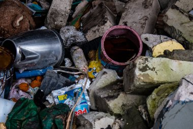 Ukrayna 'nın Donbass bölgesindeki yıkık dökük Stavky köyünün şehri, burası cephe hattı, Rus ordusu Ukrayna' yı işgal etti ve savaş alanı haline gelen bu bölgede şiddetli çatışmalar yaşanıyor.