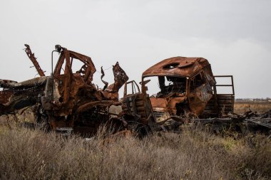 Uluslararası Kherson Havaalanı 'nda Rus pozisyonu. Ukrayna 'daki Kherson Oblastı' nda. Chernobaivka saldırıları, Rusya 'nın güneydeki işgali sırasında Rusya' nın elinde bulunan Kherson Uluslararası Havalimanı 'na yapılan bir dizi Ukrayna saldırısıdır.