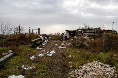 Uluslararası Kherson Havaalanı 'nda Rus pozisyonu. Ukrayna 'daki Kherson Oblastı' nda. Chernobaivka saldırıları, Rusya 'nın güneydeki işgali sırasında Rusya' nın elinde bulunan Kherson Uluslararası Havalimanı 'na yapılan bir dizi Ukrayna saldırısıdır.
