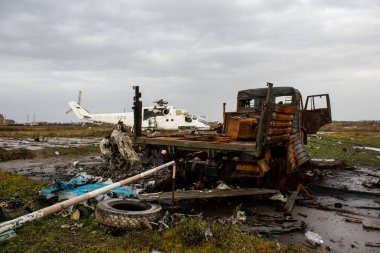 Uluslararası Kherson Havaalanı 'nda Rus pozisyonu. Ukrayna 'daki Kherson Oblastı' nda. Chernobaivka saldırıları, Rusya 'nın güneydeki işgali sırasında Rusya' nın elinde bulunan Kherson Uluslararası Havalimanı 'na yapılan bir dizi Ukrayna saldırısıdır.