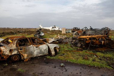 Uluslararası Kherson Havaalanı 'nda Rus pozisyonu. Ukrayna 'daki Kherson Oblastı' nda. Chernobaivka saldırıları, Rusya 'nın güneydeki işgali sırasında Rusya' nın elinde bulunan Kherson Uluslararası Havalimanı 'na yapılan bir dizi Ukrayna saldırısıdır.