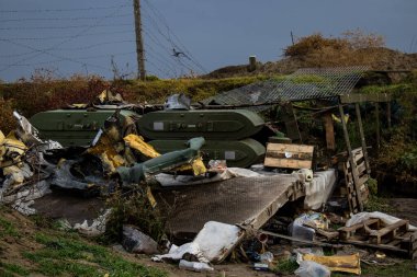 Uluslararası Kherson Havaalanı 'nda Rus pozisyonu. Ukrayna 'daki Kherson Oblastı' nda. Chernobaivka saldırıları, Rusya 'nın güneydeki işgali sırasında Rusya' nın elinde bulunan Kherson Uluslararası Havalimanı 'na yapılan bir dizi Ukrayna saldırısıdır.