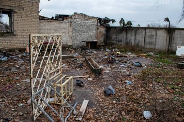 Uluslararası Kherson Havaalanı 'nda Rus pozisyonu. Ukrayna 'daki Kherson Oblastı' nda. Chernobaivka saldırıları, Rusya 'nın güneydeki işgali sırasında Rusya' nın elinde bulunan Kherson Uluslararası Havalimanı 'na yapılan bir dizi Ukrayna saldırısıdır.