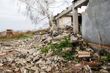 Uluslararası Kherson Havaalanı 'nda Rus pozisyonu. Ukrayna 'daki Kherson Oblastı' nda. Chernobaivka saldırıları, Rusya 'nın güneydeki işgali sırasında Rusya' nın elinde bulunan Kherson Uluslararası Havalimanı 'na yapılan bir dizi Ukrayna saldırısıdır.