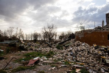 Uluslararası Kherson Havaalanı 'nda Rus pozisyonu. Ukrayna 'daki Kherson Oblastı' nda. Chernobaivka saldırıları, Rusya 'nın güneydeki işgali sırasında Rusya' nın elinde bulunan Kherson Uluslararası Havalimanı 'na yapılan bir dizi Ukrayna saldırısıdır.