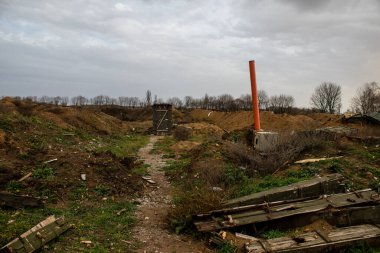 Uluslararası Kherson Havaalanı 'nda Rus pozisyonu. Ukrayna 'daki Kherson Oblastı' nda. Chernobaivka saldırıları, Rusya 'nın güneydeki işgali sırasında Rusya' nın elinde bulunan Kherson Uluslararası Havalimanı 'na yapılan bir dizi Ukrayna saldırısıdır.