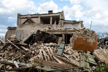 Uluslararası Kherson Havaalanı 'nda Rus pozisyonu. Ukrayna 'daki Kherson Oblastı' nda. Chernobaivka saldırıları, Rusya 'nın güneydeki işgali sırasında Rusya' nın elinde bulunan Kherson Uluslararası Havalimanı 'na yapılan bir dizi Ukrayna saldırısıdır.