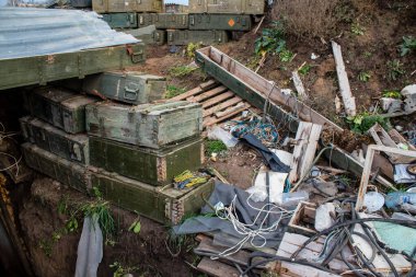Uluslararası Kherson Havaalanı 'nda Rus pozisyonu. Ukrayna 'daki Kherson Oblastı' nda. Chernobaivka saldırıları, Rusya 'nın güneydeki işgali sırasında Rusya' nın elinde bulunan Kherson Uluslararası Havalimanı 'na yapılan bir dizi Ukrayna saldırısıdır.