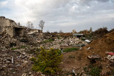 Uluslararası Kherson Havaalanı 'nda Rus pozisyonu. Ukrayna 'daki Kherson Oblastı' nda. Chernobaivka saldırıları, Rusya 'nın güneydeki işgali sırasında Rusya' nın elinde bulunan Kherson Uluslararası Havalimanı 'na yapılan bir dizi Ukrayna saldırısıdır.