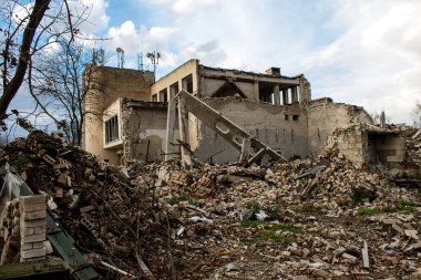 Uluslararası Kherson Havaalanı 'nda Rus pozisyonu. Ukrayna 'daki Kherson Oblastı' nda. Chernobaivka saldırıları, Rusya 'nın güneydeki işgali sırasında Rusya' nın elinde bulunan Kherson Uluslararası Havalimanı 'na yapılan bir dizi Ukrayna saldırısıdır.
